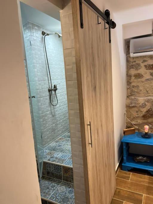 Stone Inn Near Acropolis & Metro 石头记 Felsenhohle Athen Eksteriør bilde